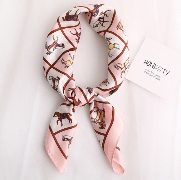 Beautiful Light Pink Vintage Horse Scarf - Picture 2 of 4